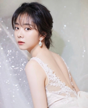 美女明星谭松韵图片