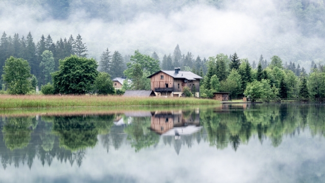 谧静的湖泊倒影自然风景无水印电脑桌面高清壁纸图片