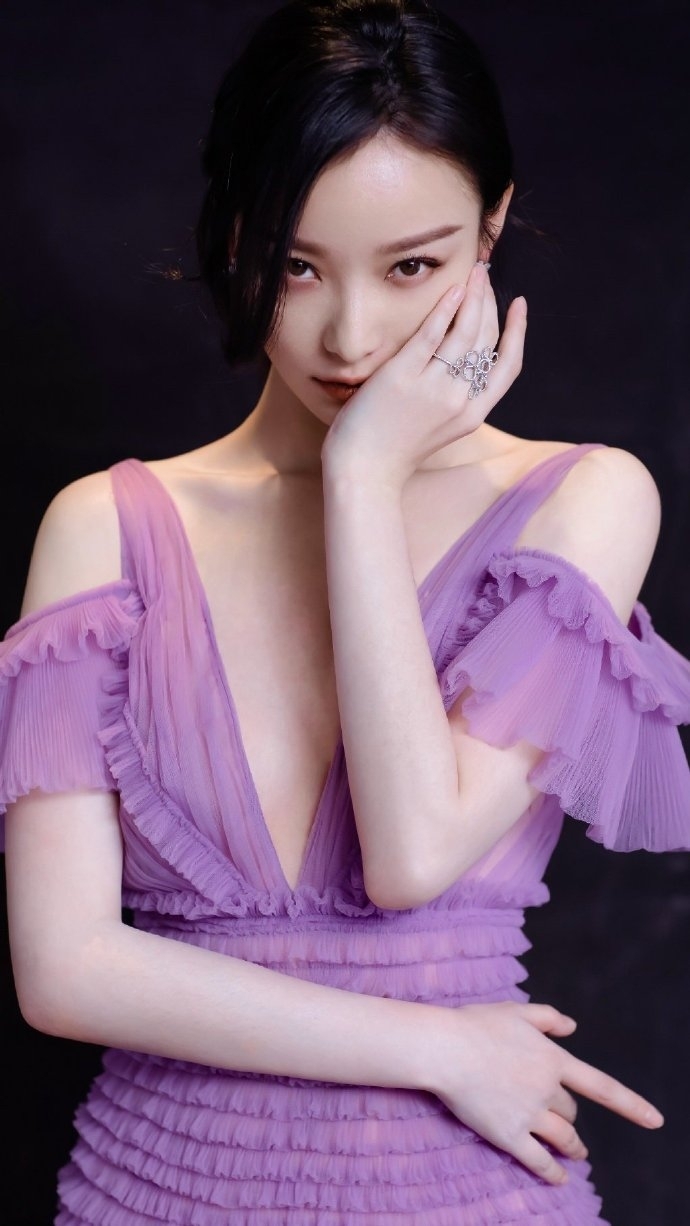 性感美女明星倪妮紫色长裙妩媚诱惑写真