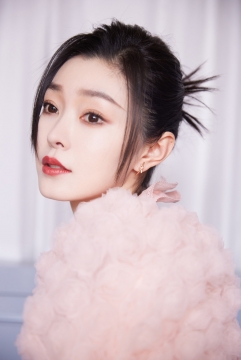 宋轶甜美元气写真手机壁纸