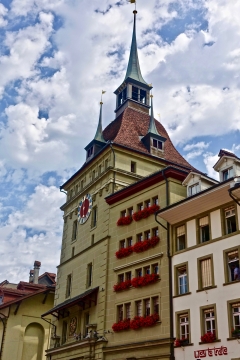 蓝天白云城市街道古老历史尖顶塔建筑