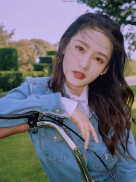 性感美女明星李沁妩媚诱惑写真