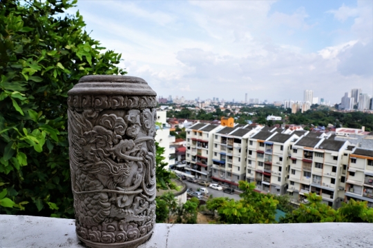 幽静小城午后风光窗台眺望建筑美景