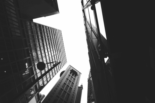 仰拍阴影密布城市高楼建筑