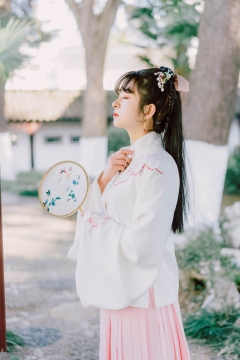 古风白衣粉裙美少女