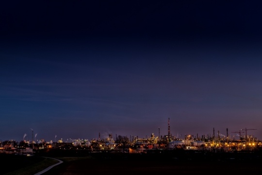 夜晚远眺城市霓虹灯光夜景美拍