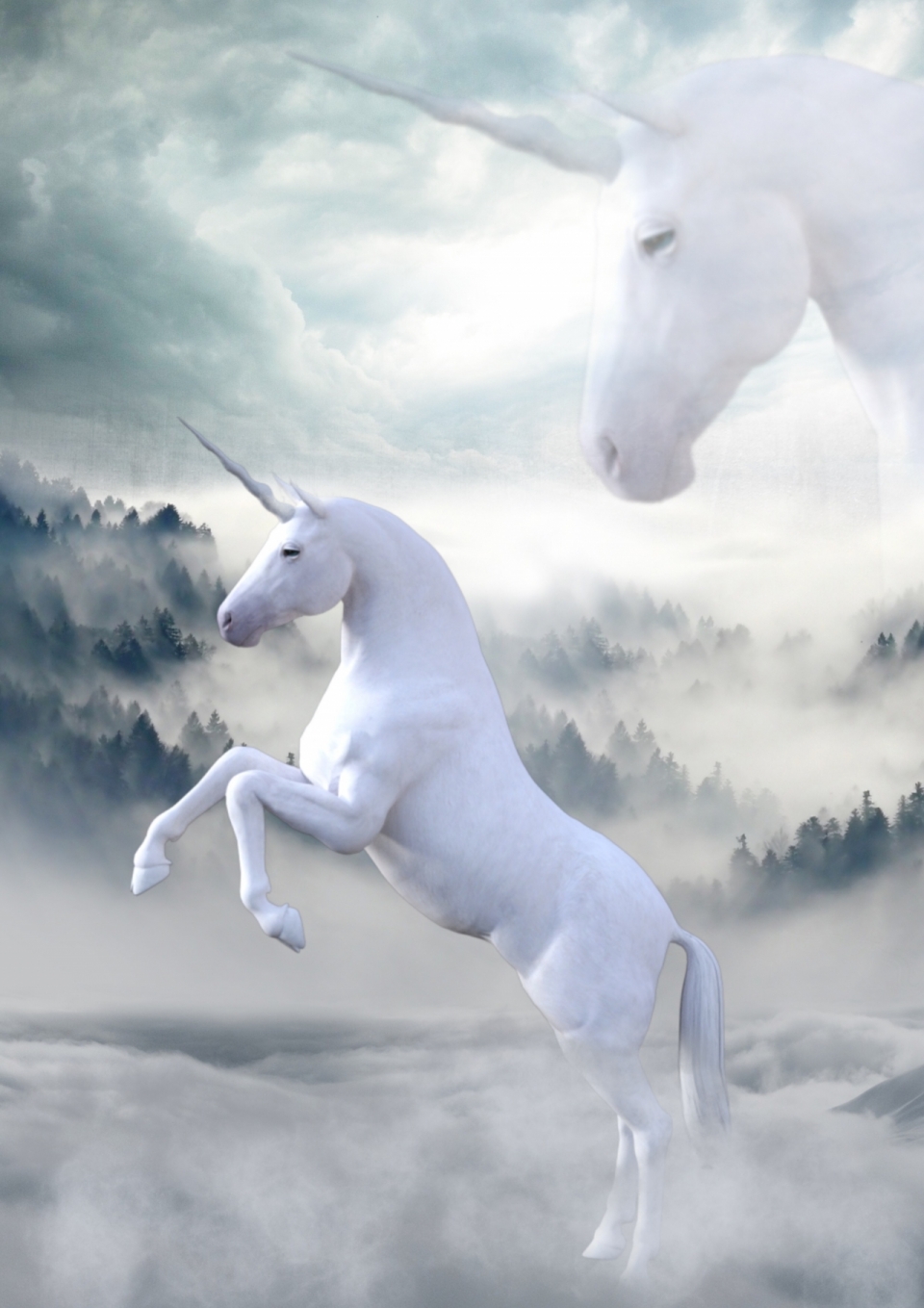 云层上的高山前站立这白色独角马