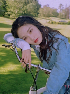 李沁性感美女写真图片