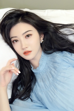 景甜清爽白皙居家写真