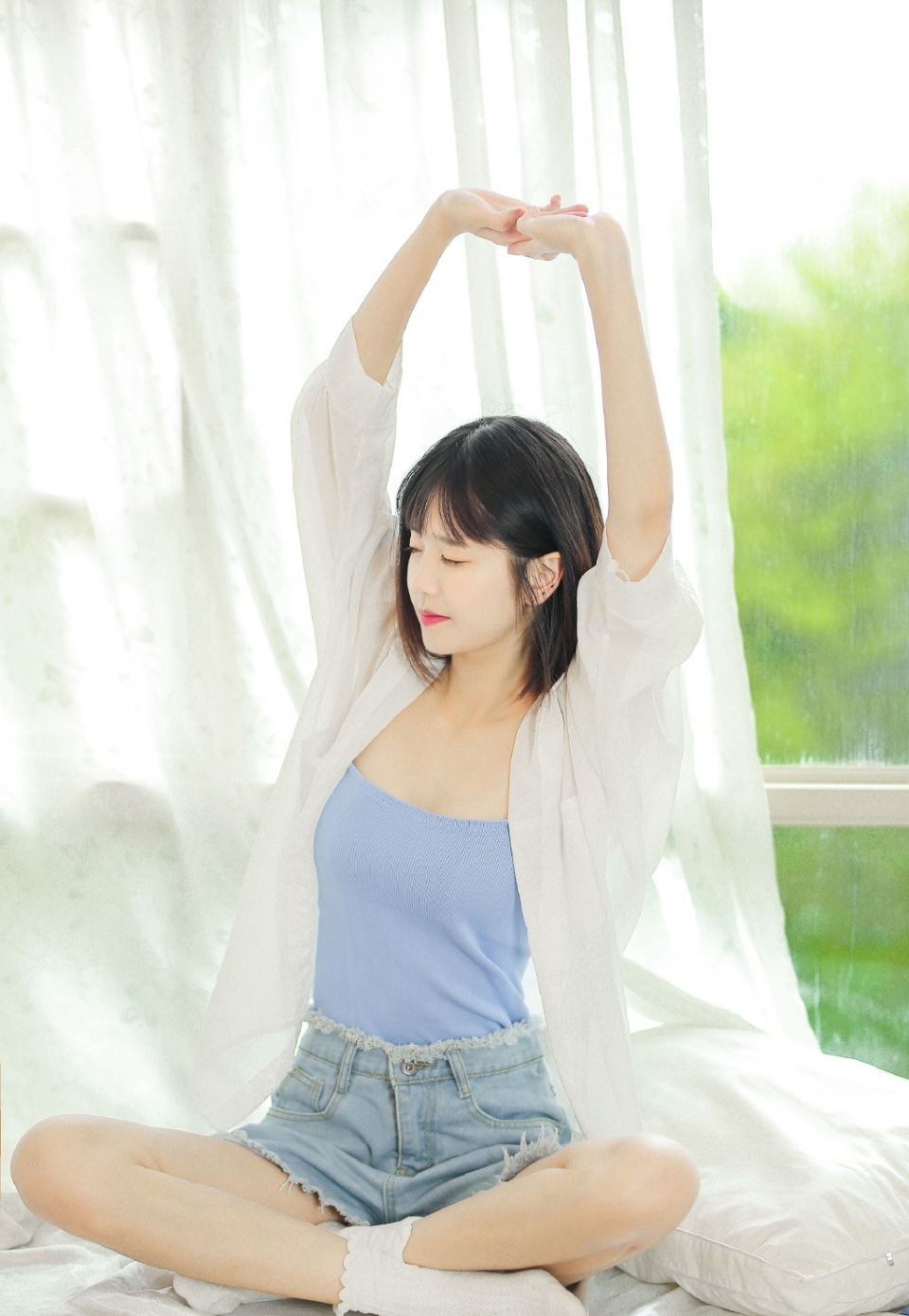 井川里予性感诱惑居家写真图片