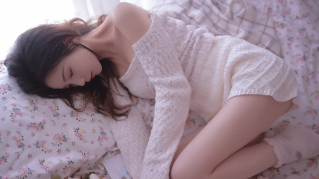 居家美女高清桌面壁纸